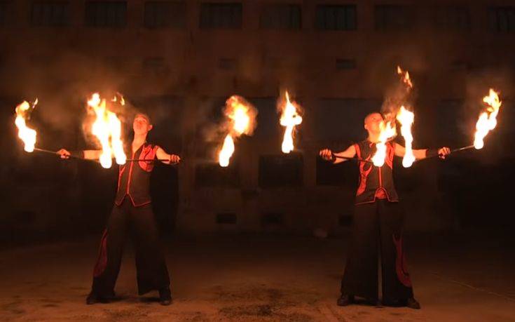 Παίζοντας με τη φωτιά