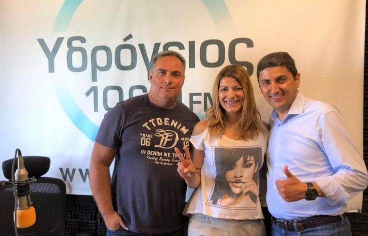 Ο Λευτέρης Αυγενάκης σε… ρόλο ραδιοφωνικού παραγωγού και η αφιέρωση στη γυναίκα του