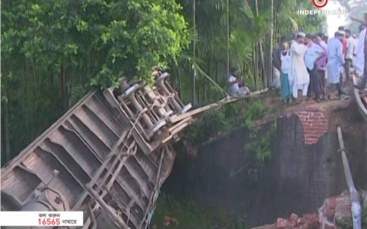 Τέσσερις νεκροί από εκτροχιασμό τρένου στο Μπανγκλαντές