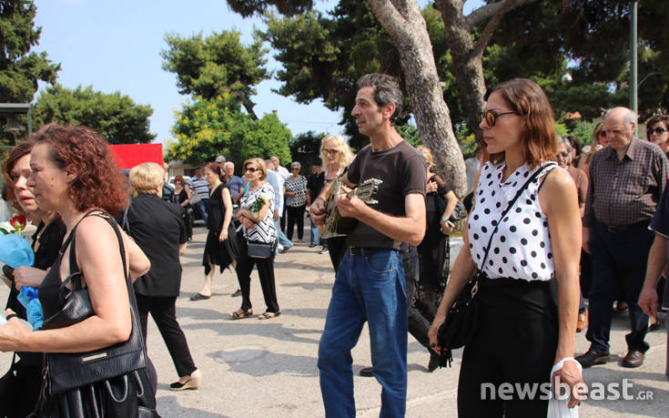 Το τελευταίο «αντίο» στον γιο του Μάρκου Βαμβακάρη, Στέλιο