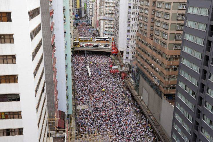 Τεράστια διαδήλωση στο Χονγκ Κονγκ, στους δρόμους μισό εκατομμύριο άνθρωποι