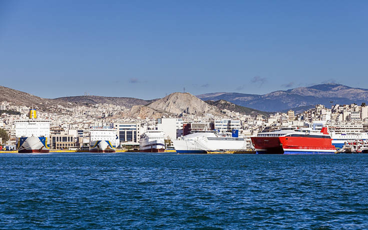 Ανοιχτά για το κοινό τρία πλοία του Πολεμικού Ναυτικού στο λιμάνι του Πειραιά