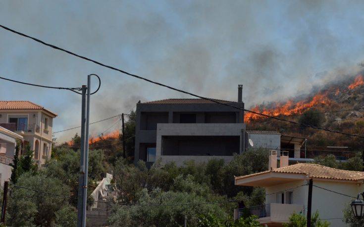 Φωτιά στο Ναύπλιο: «Πλησίασε κάποια σπίτια»