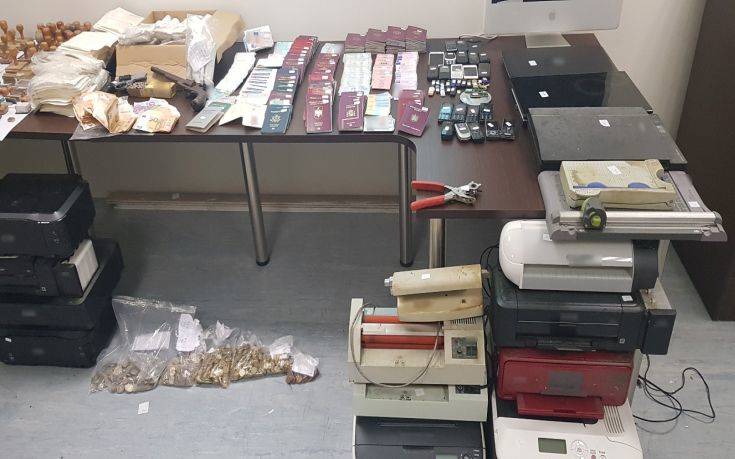 Βρέθηκε εργαστήριο που έφτιαχνε πλαστά έγγραφα στην Ηλιούπολη