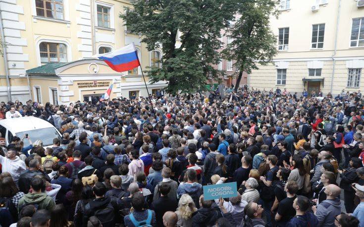 Τις συλλήψεις 30 διαδηλωτών επιβεβαιώνει το ρωσικό υπουργείο Εσωτερικών