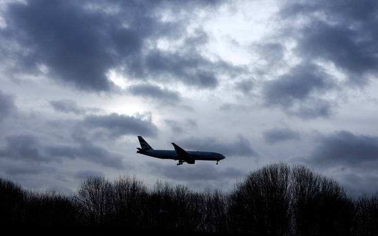 Απότομη προσγείωση για τις αερομεταφορές λόγω κορονοϊού: Χάνονται 90.000 θέσεις εργασίας