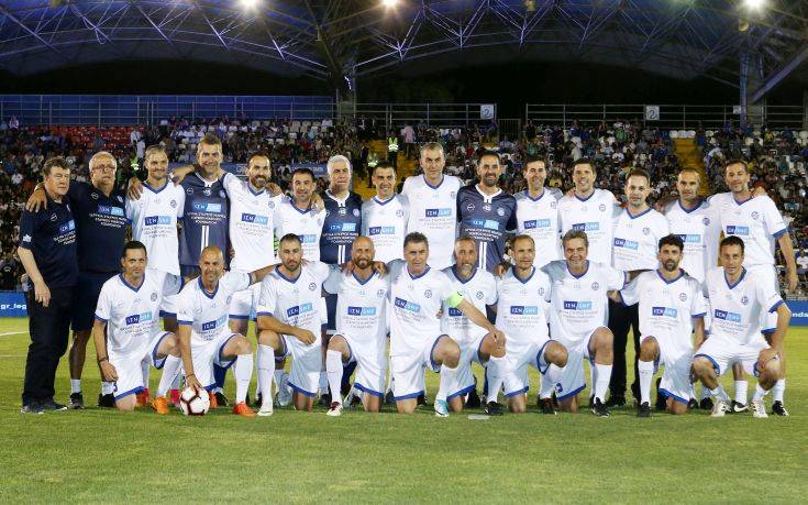 «Δεν σταματώ να τραγουδώ ποτέ…» για τους Legends 2004