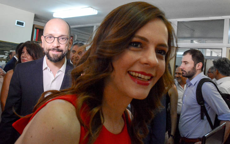 Έφη Αχτσιόγλου: «Φωτιά στα κόκκινα» στην παράδοση – παραλαβή του Εργασίας