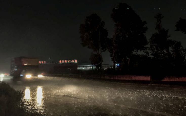 Τουλάχιστον έξι οι νεκροί, 100 τραυματίες και ένας αγνοούμενος από την κακοκαιρία στη Χαλκιδική