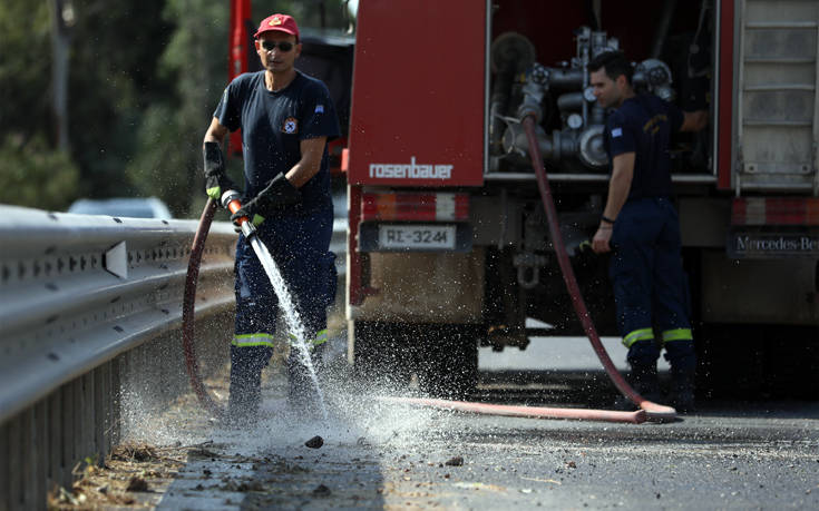 Πυρκαγιά σε hot spot στο Λαύριο