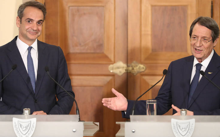 Σε εξέλιξη η συνάντηση Μητσοτάκη – Αναστασιάδη στο Μέγαρο Μαξίμου