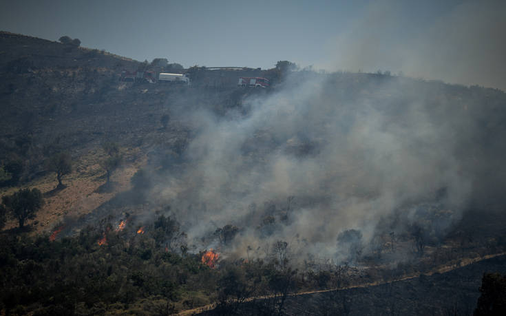 Πυρκαγιά σε χαμηλή βλάστηση στον Ασπρόπυργο- Καλύτερη εικόνα στο Ζούμπερι