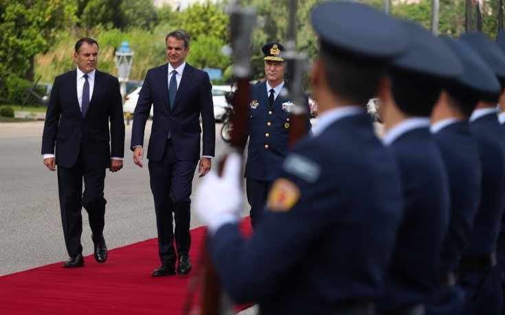 Μητσοτάκης στο υπ. Εθνικής Άμυνας: Απόλυτη επιχειρησιακή ετοιμότητα των Ενόπλων Δυνάμεων