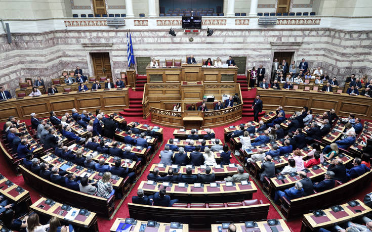 Ένταση στη Βουλή για την επιστολή Τσίπρα για την αναθεώρηση του Συντάγματος