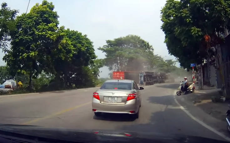 Δεν είναι πάντα εύκολο να στρίβεις φορτηγό