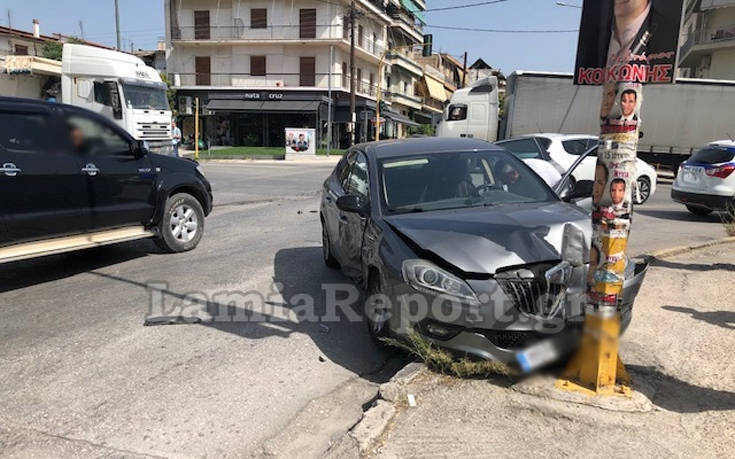 Σφοδρό ατύχημα σε διασταύρωση της Λαμίας