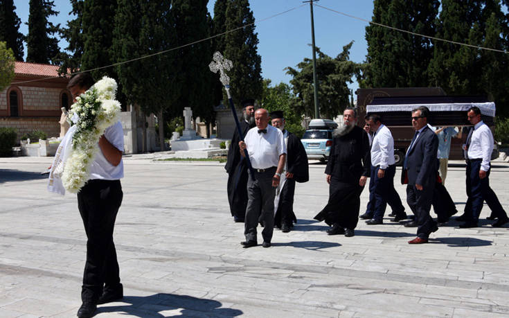 Συγγενείς, φίλοι και συνεργάτες αποχαιρέτησαν τον Σταύρο Τσιώλη