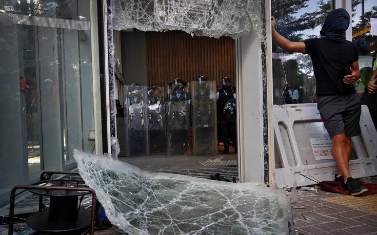 «Νίπτουν τας χείρας τους» οι ασφαλιστικές στο Χονγκ Κονγκ για ζημιές από την «κοινωνική αναταραχή»