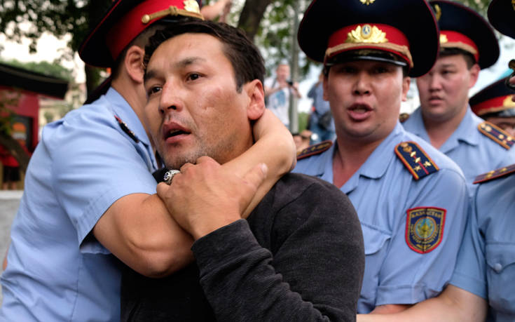 Δεκάδες συλλήψεις διαδηλωτών στην πρωτεύουσα του Καζακστάν