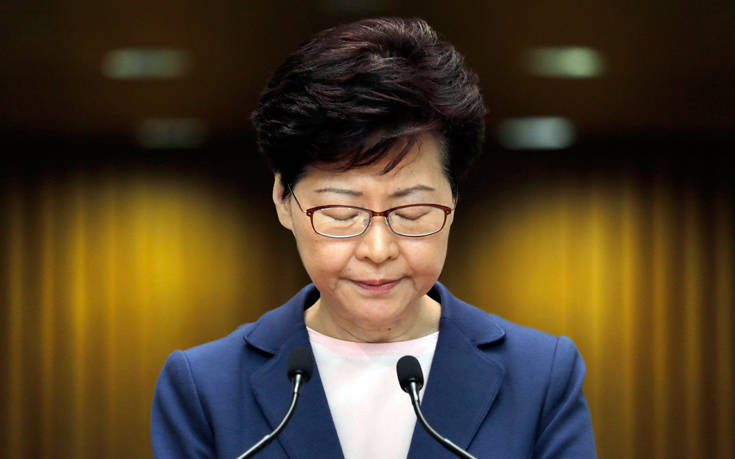 Διαψεύδει τα περί παραίτησής της η κυβερνήτης του Χονγκ Κονγκ