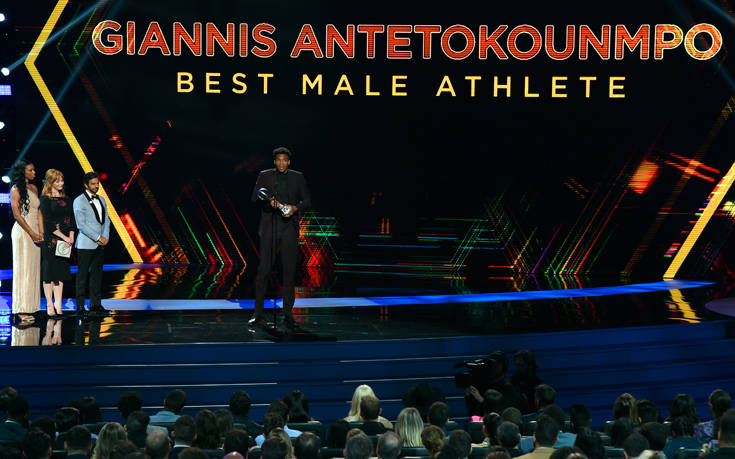 Γιάννης Αντετοκούνμπο: Κορυφαίος άνδρας αθλητής στις ΗΠΑ