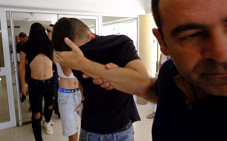Ομαδικός βιασμός στην Κύπρο: Ελεύθεροι οι 5 από τους 12 κατηγορούμενους
