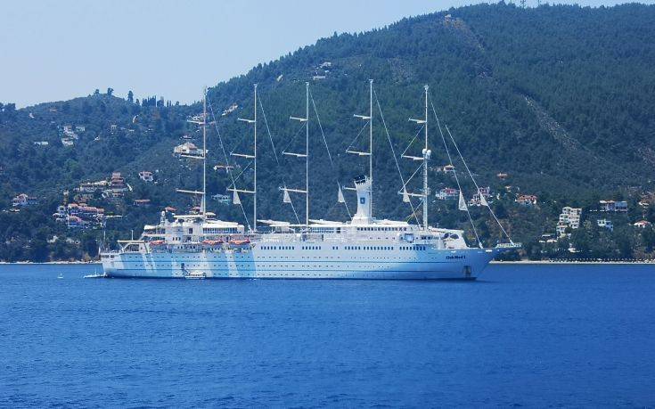 Στο λιμάνι του Βόλου σήμερα το κρουαζιερόπλοιο &#8211; ιστιοφόρο «Club Med 2»