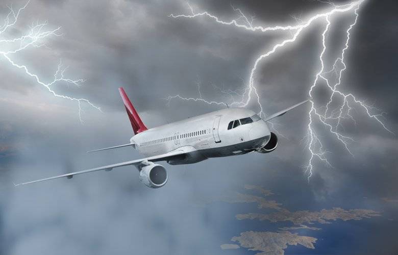 Αεροπλάνο με τελικό προορισμό την Θεσσαλονίκη χτυπήθηκε από κεραυνό