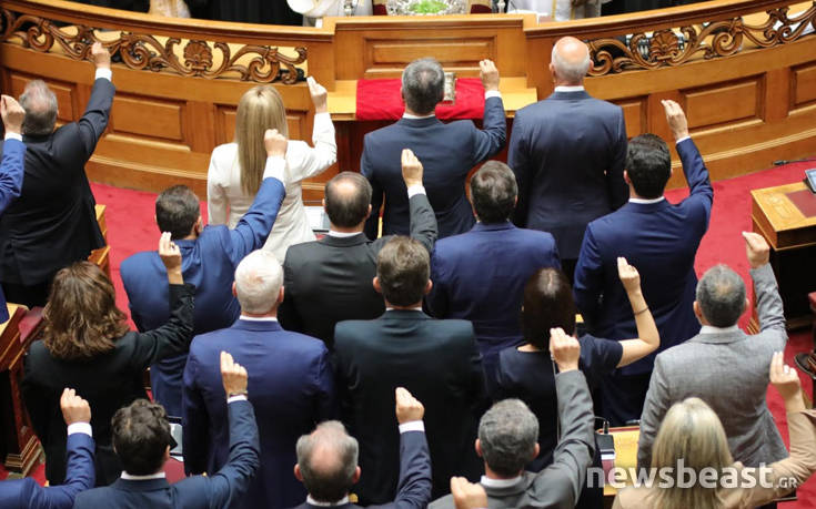 Βίντεο από την ορκωμοσία των 300 στη Βουλή με θρησκευτικό όρκο, πολιτικό και στο Κοράνι