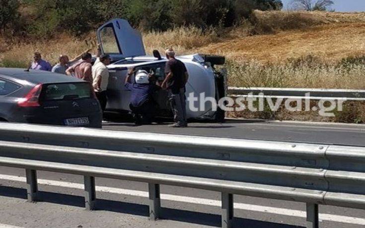 Θεσσαλονίκη: Ανατροπή οχήματος με 9 επιβάτες ανάμεσά τους και παιδιά