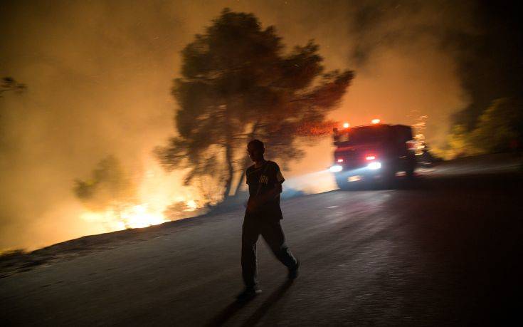 Υπό μερικό έλεγχο η πυρκαγιά στον Διόνυσο Αττικής