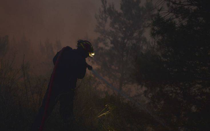 Φωτιά στην Λίμνη Εύβοιας: Η θάλασσα σταμάτησε τις φλόγες &#8211; Τρία τα μεγάλα μέτωπα