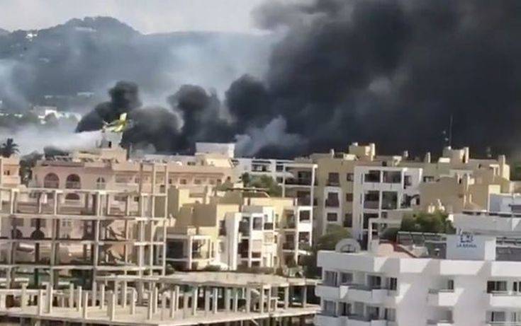 Μεγάλη φωτιά στην Ίμπιζα, πυκνοί καπνοί βγαίνουν από ξενοδοχείο