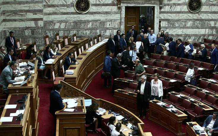 Ένταση στη Βουλή για τροπολογίες του υπουργείου Εργασίας