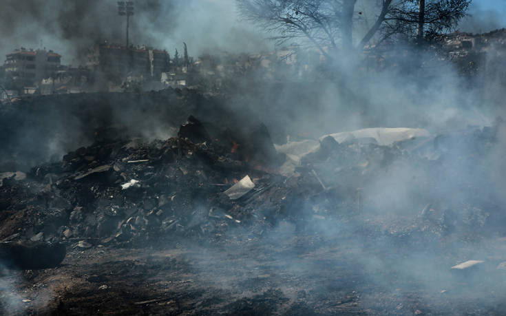 Φωτογραφίες από τη φωτιά στο Χαϊδάρι, μεγάλη κινητοποίηση της Πυροσβεστικής
