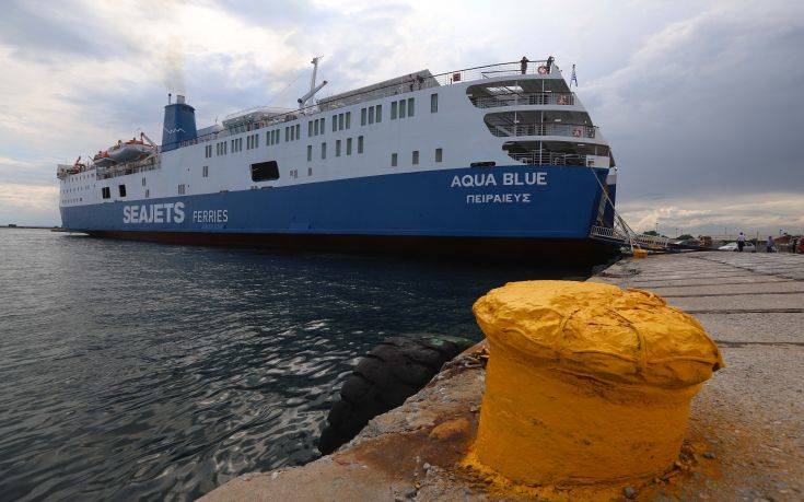 Στην Άνδρο προσάραξε το «Aqua Blue», απαγόρευση απόπλου