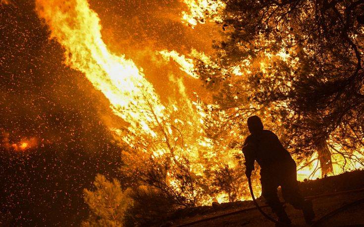 Μεγάλη φωτιά στην Εύβοια: Ενίσχυση των ανέμων αναμένεται μέσα στη νύχτα