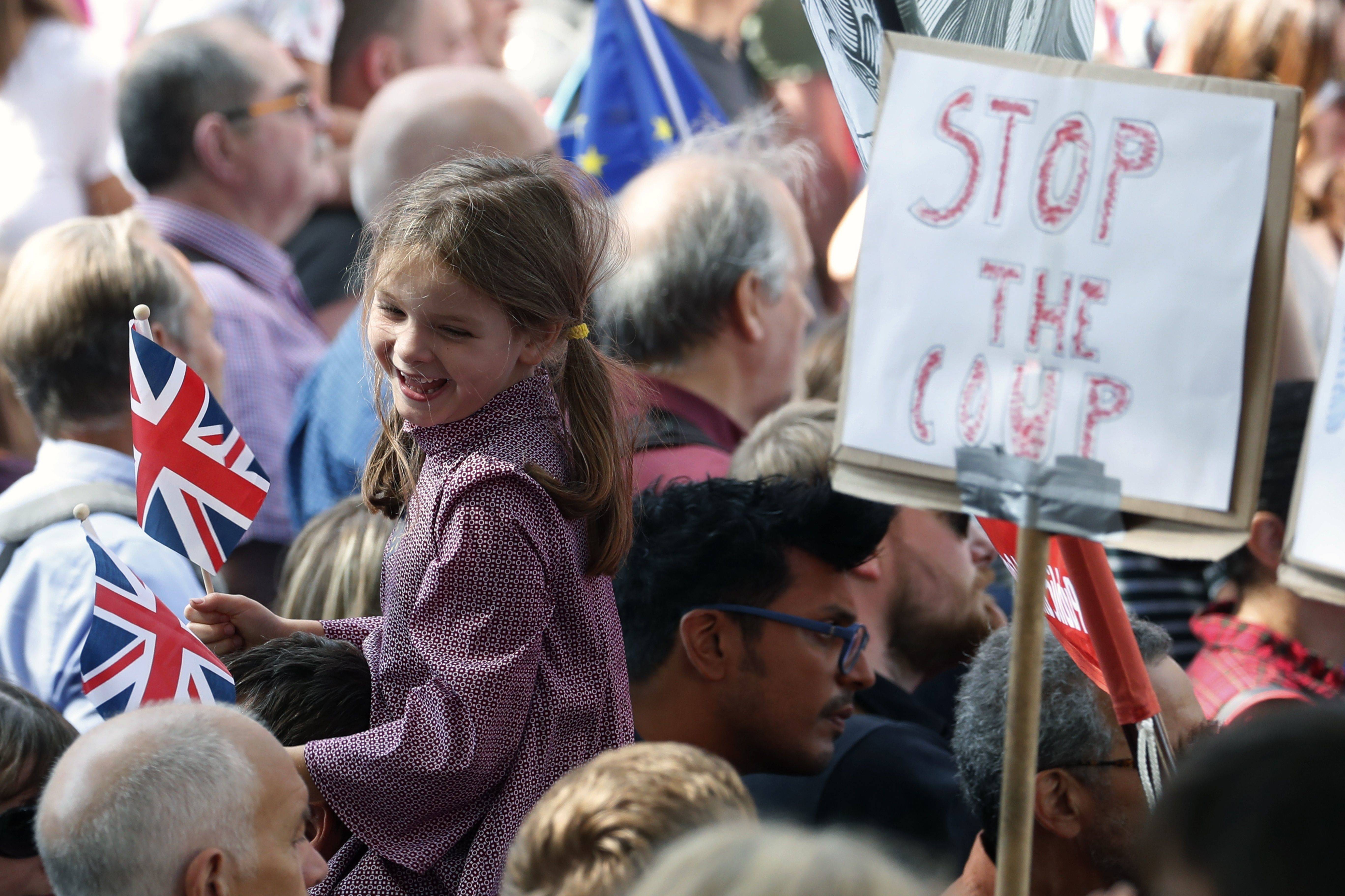 Βρετανία: Διαδηλώσεις σε δεκάδες πόλεις κατά του «πραξικοπήματος» του Μπόρις Τζόνσον