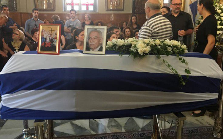 Θρήνος στην κηδεία του Μανώλη Σκουλάκη: Τα συγκινητικά λόγια του γιου του