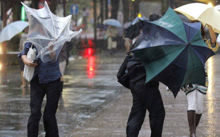 Ένας νεκρός από τις καταρρακτώδεις βροχές που πλήττουν τη νήσο Κιούσου της Ιαπωνίας