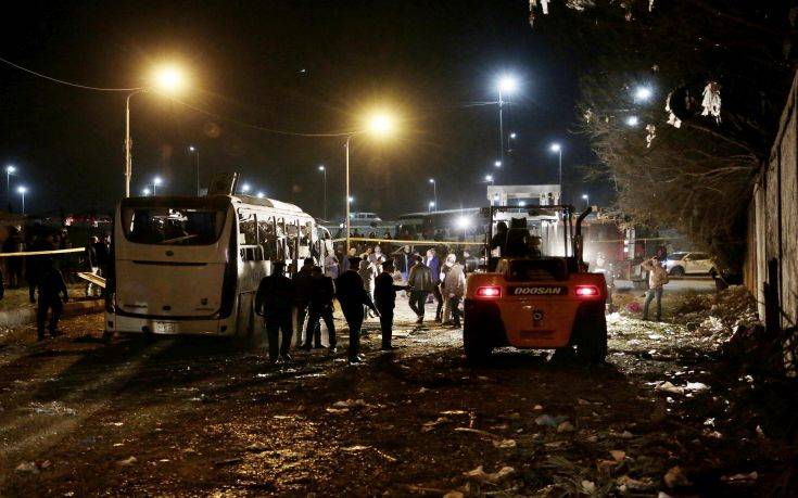 Έκρηξη από σύγκρουση αυτοκινήτων στο Κάιρο, 17 νεκροί