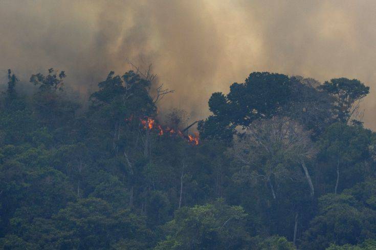 Επιμένει ο Μακρόν για τις μεγάλες πυρκαγιές στον Αμαζόνιο