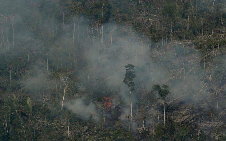 Εκατοντάδες νέες φωτιές σαρώνουν τη Βραζιλία
