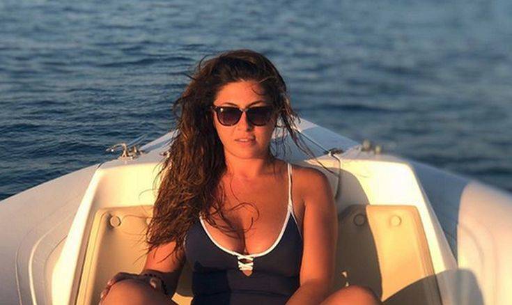 Έλενα Παπαρίζου: Η φωτογραφία με μαγιό σε σκάφος που ενθουσίασε