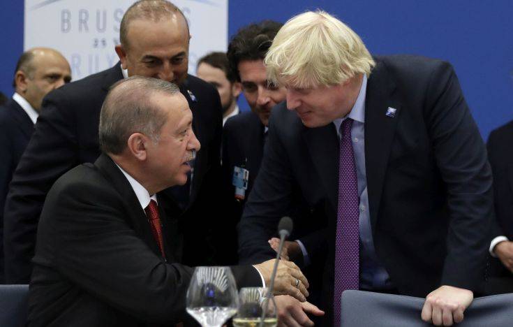 Ο «σφιχτός εναγκαλισμός» του Ερντογάν με τη Βρετανία του Μπόρις Τζόνσον