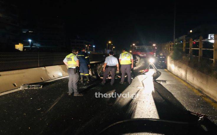 Τροχαίο στη Θεσσαλονίκη: ΙΧ χτύπησε στις προστατευτικές μπάρες και σύρθηκε για 50 μέτρα