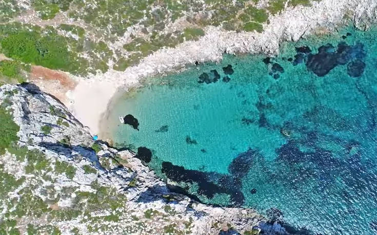 Ένα μυστικό νησί στη Μεσσηνία που θυμίζει… κροκόδειλο