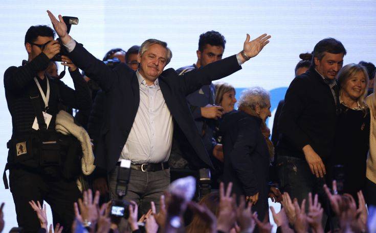 Ο κεντροαριστερός Αλμπέρτο Φερνάντες νικητής των εκλογών στην Αργεντινή