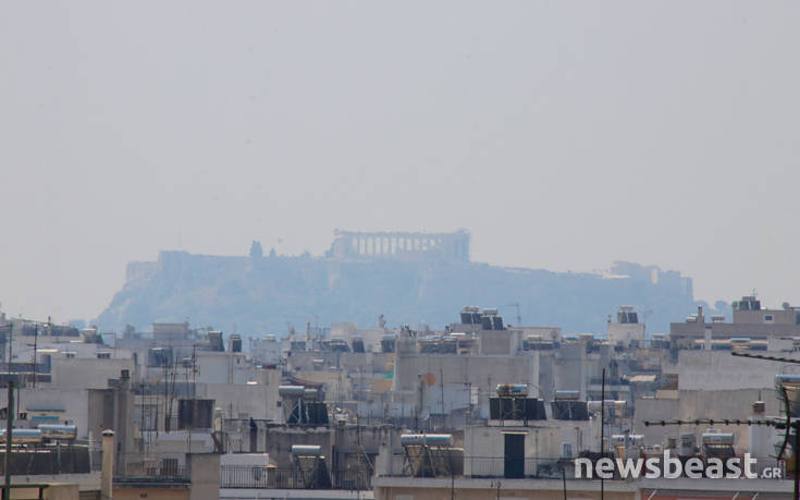 Φωτογραφίες από το θολό τοπίο στην Αττική