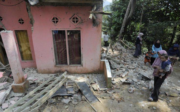 Τουλάχιστον πέντε νεκροί από τον σεισμό σε Σουμάτρα και Ιάβα